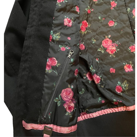 NIKE Women’s Snowboarding Jacket - Picture 8 of 10